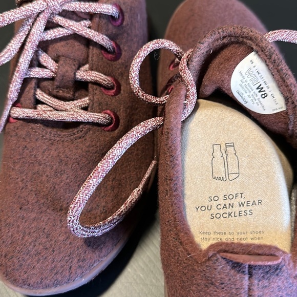 *Like New* Women’s Allbirds Wool Runners Maroon Size 8 - Picture 6 of 6